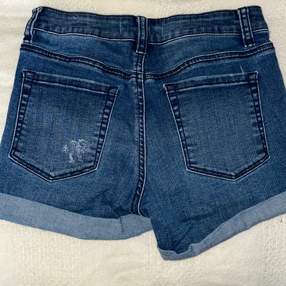 Stretchy high waisted shorts - Picture 2 of 3